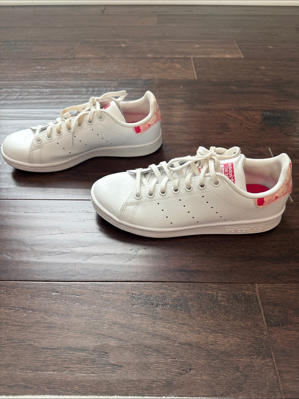 Adidas Stan Smith Boys 5.5 White Sneakers Pink Heel Tab Women’s 7.5 Equivalent - Picture 2 of 6